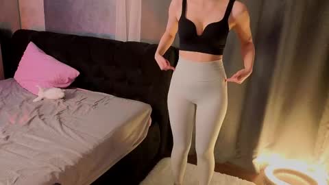 Snapshot of sweet_lynx chatting on 04.21.26 Lana online show from 04.21.26