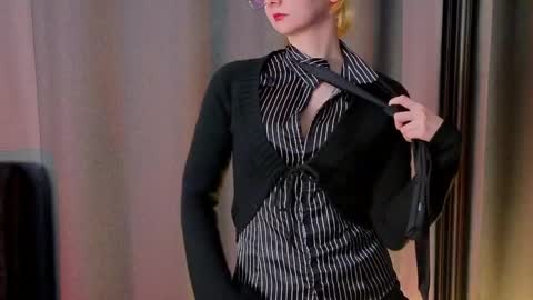 Snapshot of sweet_lynx chatting on 04.25.26 Lana online show from 04.25.26