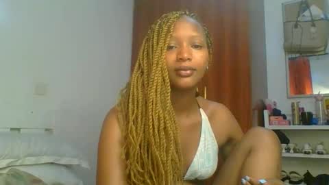 Snapshot of sweet_melod chatting on 05.01.26 Linda online show from 05.01.26