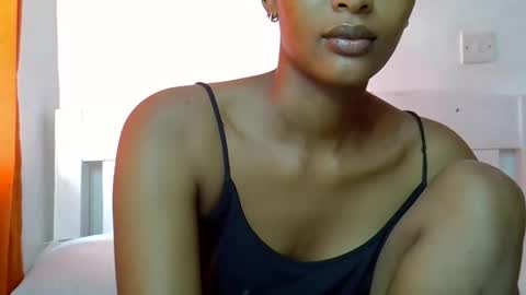 Snapshot of sweet_melod chatting on 05.17.26 Linda online show from 05.17.26