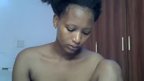 Snapshot of sweet_melod chatting on 05.20.26 Linda online show from 05.20.26