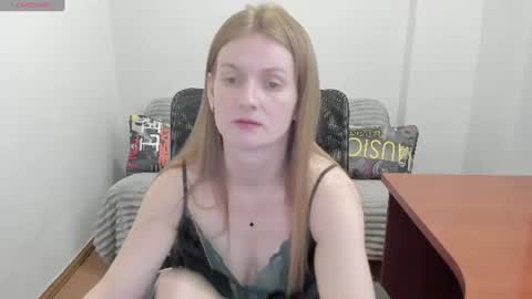 Snapshot of sweet_melody_of_ur_heart chatting on 06.16.26 Mila online show from 06.16.26