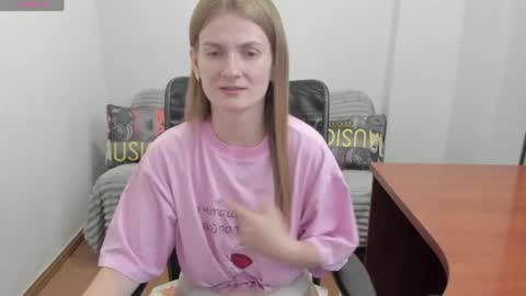Snapshot of sweet_melody_of_ur_heart chatting on 06.26.26 Mila online show from 06.26.26
