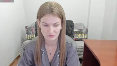 Snapshot of sweet_melody_of_ur_heart chatting on 07.07.26 Mila online show from 07.07.26