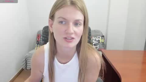 Snapshot of sweet_melody_of_ur_heart chatting on 07.24.26 Mila online show from 07.24.26