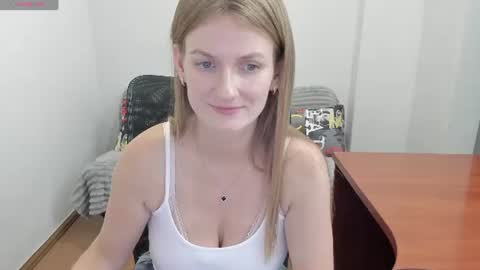Snapshot of sweet_melody_of_ur_heart chatting on 07.26.26 Mila online show from 07.26.26
