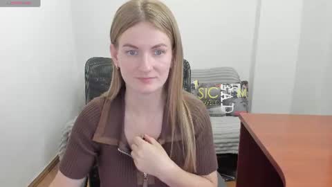 Snapshot of sweet_melody_of_ur_heart chatting on 07.30.26 Mila online show from 07.30.26