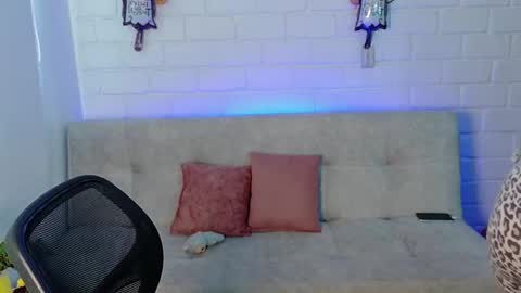 Sweet  Mia online show from 10.31.25