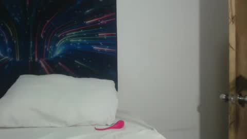 Snapshot of sweet_miamia chatting on 09.22.25 sweet_miamia online show from 09.22.25