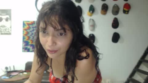 Snapshot of sweet_miamia chatting on 10.04.25 sweet_miamia online show from 10.04.25