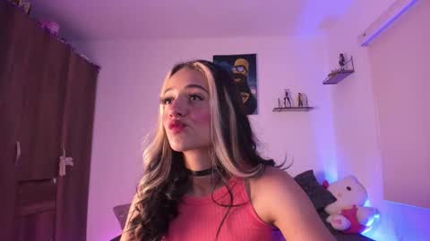 Snapshot of sweet_penny_ chatting on 09.24.25 Penny  online show from 09.24.25