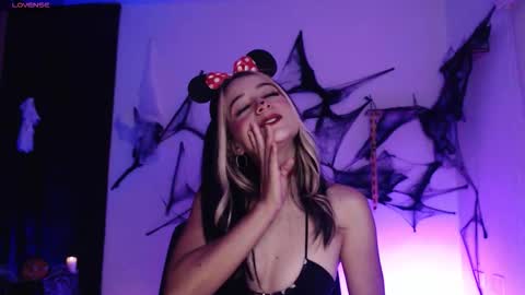 Snapshot of sweet_penny_ chatting on 10.19.25 Penny  online show from 10.19.25