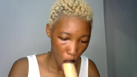 Snapshot of sweet_pussy04 chatting on 06.10.26 sweet girl online show from 06.10.26