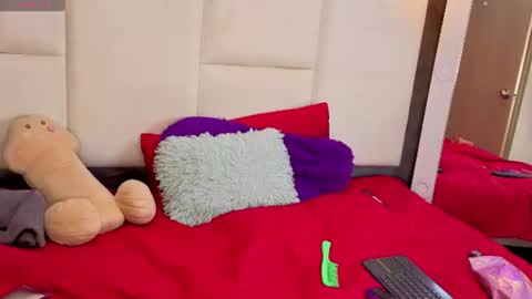 Snapshot of sweet_sam_lady chatting on 07.24.26 sweet_sam_lady online show from 07.24.26