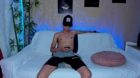 Start 18 year  Noa 19 year online show from 02.18.25