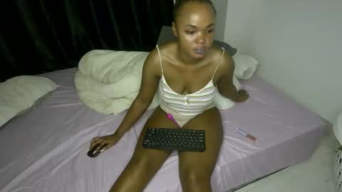 Snapshot of sweet_spoon chatting on 01.07.26 Nina online show from 01.07.26