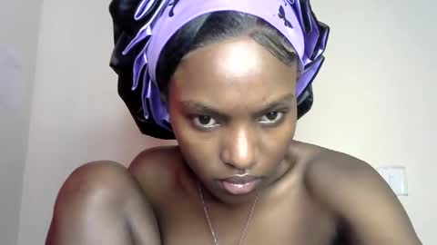 sweet_strawberina online show from 05.17.26