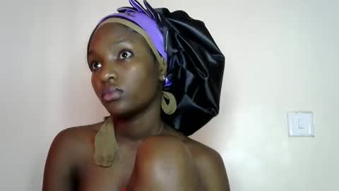 sweet_strawberina online show from 05.19.26