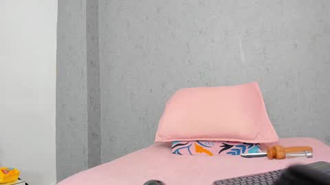 Victoria  online show from 10.08.25