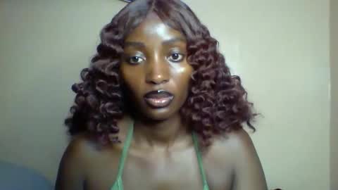 Snapshot of sweet_zuri3 chatting on 05.19.26 zuri online show from 05.19.26