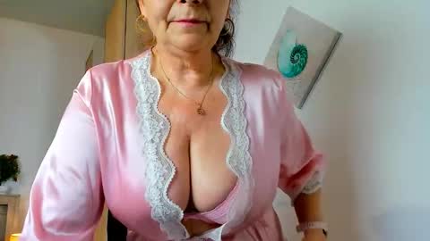 Snapshot of sweetangell69_ chatting on 04.26.26 Viorica online show from 04.26.26