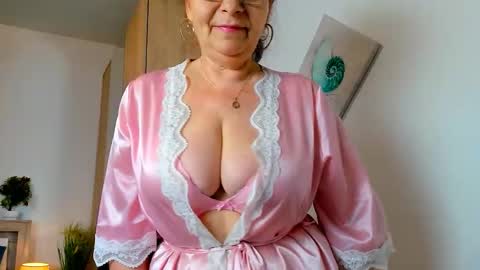 Snapshot of sweetangell69_ chatting on 04.28.26 Viorica online show from 04.28.26