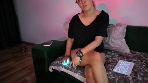 Snapshot of sweetania_ chatting on 10.15.25 Ania online show from 10.15.25