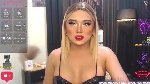 Snapshot of sweetbella118 chatting on 01.11.25 bella online show from 01.11.25