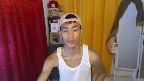 Snapshot of sweetbigcockz chatting on 10.23.25 sweetbigcockz online show from 10.23.25
