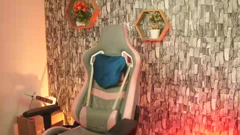Salom independent model online show from 07.20.26