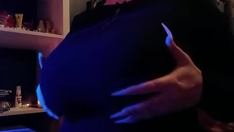 Snapshot of sweetcalciferr chatting on 11.30.25 sweetcalciferr online show from 11.30.25