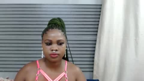 Snapshot of sweetcandypussy25 chatting on 03.22.26 queen online show from 03.22.26