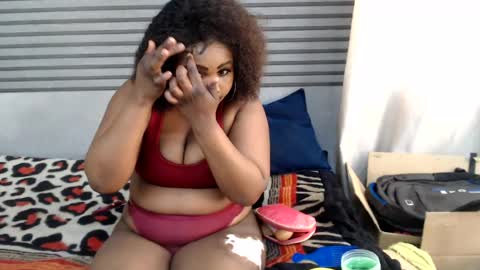 Snapshot of sweetcandypussy25 chatting on 07.25.26 queen online show from 07.25.26