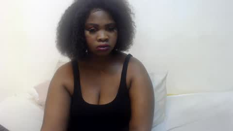 Snapshot of sweetcandypussy25 chatting on 07.27.26 queen online show from 07.27.26
