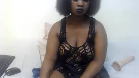 Snapshot of sweetcandypussy25 chatting on 07.28.26 queen online show from 07.28.26