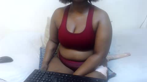 Snapshot of sweetcandypussy25 chatting on 07.29.26 queen online show from 07.29.26