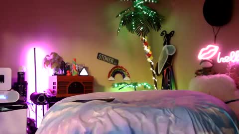 Snapshot of sweetcarimilla83 chatting on 02.14.26 Jillian online show from 02.14.26