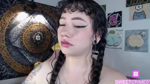 Snapshot of sweetcrime chatting on 09.16.25       Independent model online show from 09.16.25