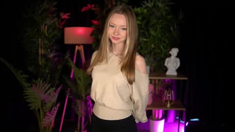 Snapshot of sweetdaisy_me chatting on 02.15.26 Lina online show from 02.15.26