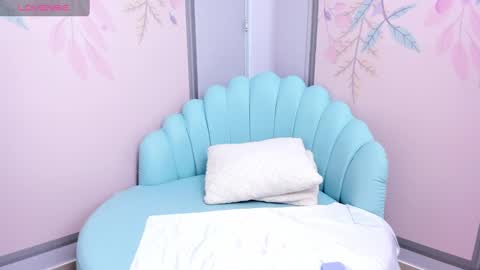 Snapshot of sweetgirl4u_ chatting on 02.05.25 MIA  online show from 02.05.25