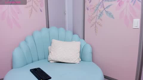 Snapshot of sweetgirl4u_ chatting on 02.13.25 MIA  online show from 02.13.25