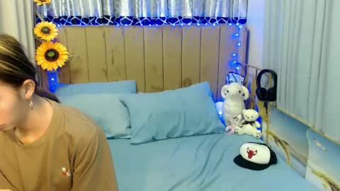 Snapshot of sweetgirl_daphne chatting on 06.14.26 sweetgirl_daphne online show from 06.14.26