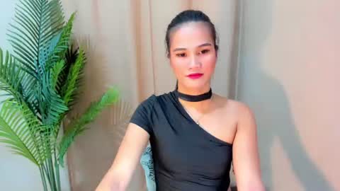 Snapshot of sweetgirl_latina143 chatting on 09.28.25 sweetgirl_latina143 online show from 09.28.25