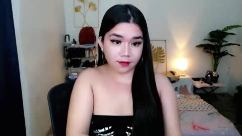 Snapshot of sweetgirl_mayxx chatting on 10.11.25 May online show from 10.11.25