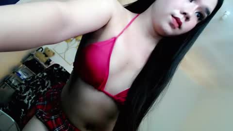 Snapshot of sweetgirl_mayxx chatting on 10.20.25 May online show from 10.20.25