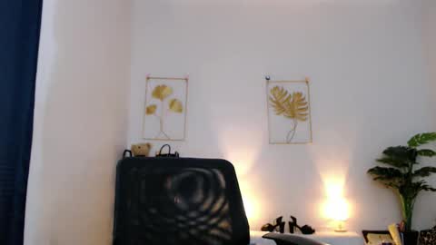 Snapshot of sweetgirl_mayxx chatting on 11.14.25 May online show from 11.14.25