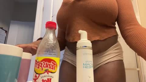 Snapshot of sweetgirllei chatting on 02.02.25 sweetgirllei online show from 02.02.25