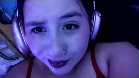 Snapshot of sweetie__annie chatting on 02.04.25 Ana Mara  i cant Make noise My family is here  online show from 02.04.25