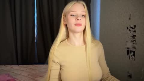 Snapshot of sweetielis chatting on 01.02.25 sweetie Lisa3 online show from 01.02.25