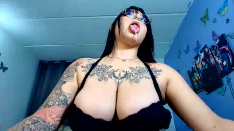 Snapshot of sweetisabella__ chatting on 03.28.26 Isabella online show from 03.28.26